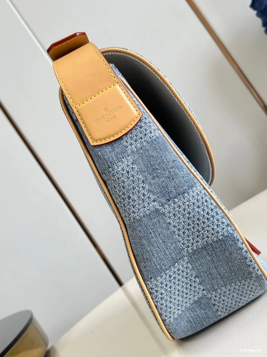 Montsouris MM Messenger VUITTON LOUIS 0316